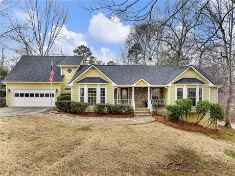 6650 Lake Run Dr, Flowery Branch, GA 30542