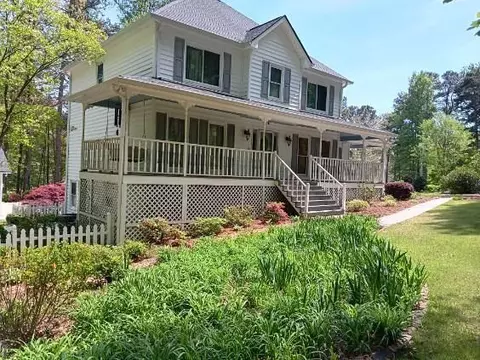 3970 Governors Cir, Loganville, GA 30052