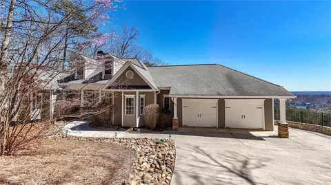 805 Lake Arrowhead Dr, Waleska, GA 30183