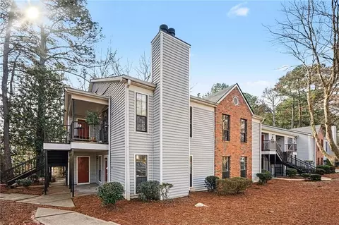 625 Windchase Ln, Stone Mountain, GA 30083