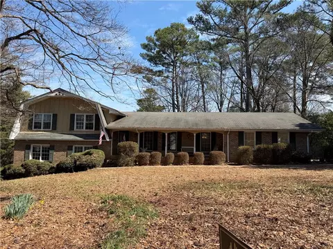 1711 Stonecliff Ct, Decatur, GA 30033