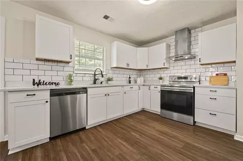 Kitchen - 211 Millstone Dr, Hampton, GA 30228 photo 1 of 3