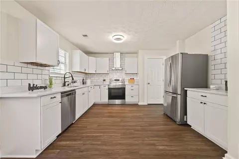 Kitchen - 211 Millstone Dr, Hampton, GA 30228 photo 2 of 3