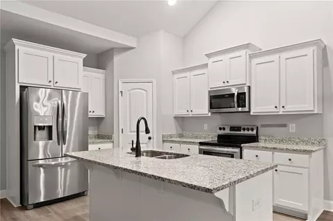 65 Academy St, Pendergrass, GA 30567 photo 6