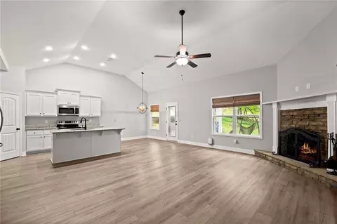 65 Academy St, Pendergrass, GA 30567 photo 3