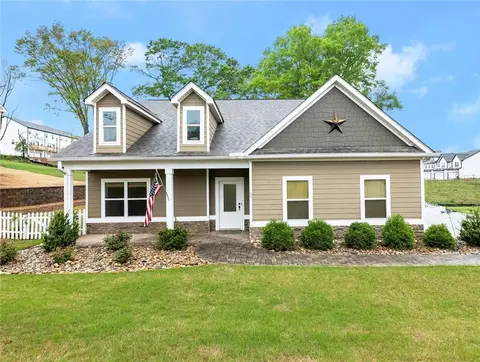 65 Academy St, Pendergrass, GA 30567