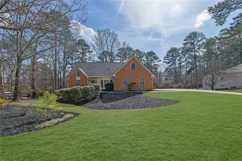 525 Saddle Crest Dr, Roswell, GA 30075