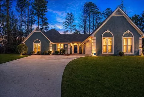 752 Stone Breeze Ln, Stone Mountain, GA 30087