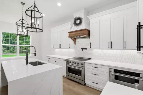 Kitchen - 4013 Jersey Covington Rd, Covington, GA 30014 photo 6 of 9