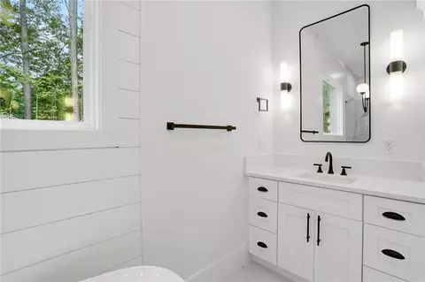 Bath - 4013 Jersey Covington Rd, Covington, GA 30014 photo 3 of 15