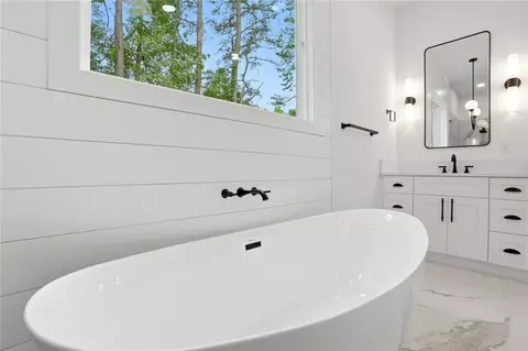 Bath - 4013 Jersey Covington Rd, Covington, GA 30014 photo 6 of 15