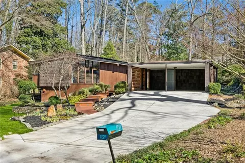 1121 Vistavia Cir, Decatur, GA 30033