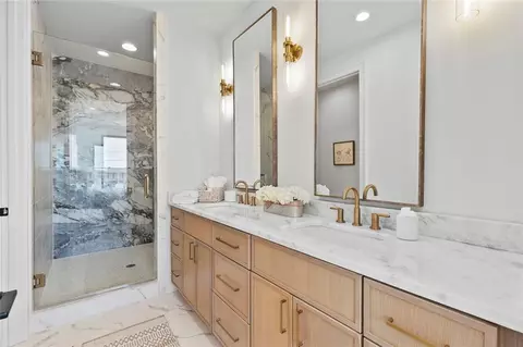 Bath - 3960 Clairmont Rd, Chamblee, GA 30341 photo 4 of 5