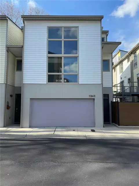 1345 Stirling Ct, Atlanta, GA 30318