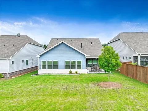 Exterior - 532 Barlow Pl, Grayson, GA 30017 photo 6 of 7