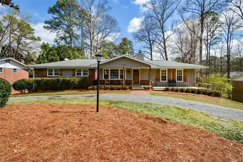 18 Old Farm Rd, Marietta, GA 30068