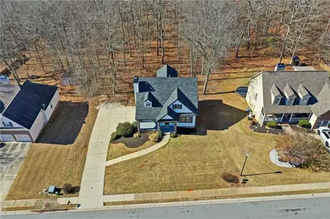 5975 Windsor Creek Dr, Douglasville, GA 30135