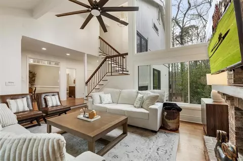 2415 Roxburgh Dr, Roswell, GA 30076