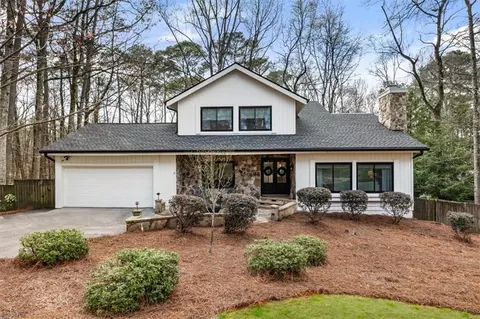 2415 Roxburgh Dr, Roswell, GA 30076