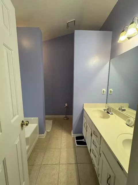 Bath - 3319 Stewart Rd, Monroe, GA 30655 photo 1 of 4