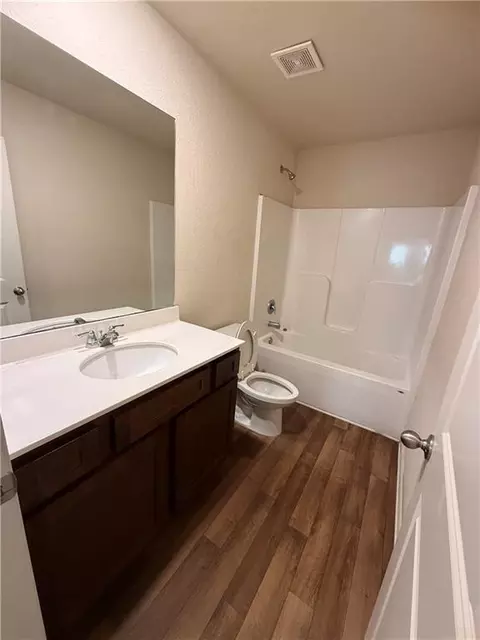 Bath - 906 Independence Ave, Pendergrass, GA 30567 photo 3 of 3