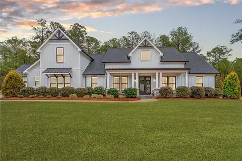 404 Fox Valley Dr, Monroe, GA 30656
