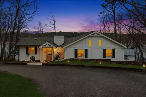 214 Sugar Cane Dr, Hartwell, GA 30643