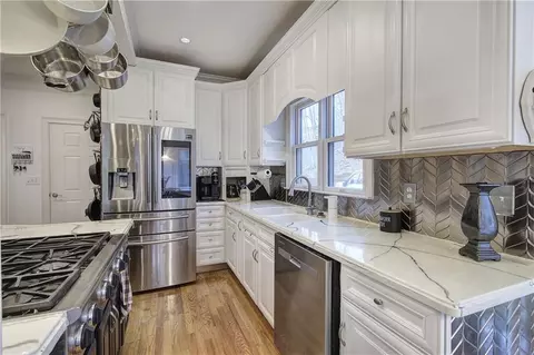 Kitchen - 64 Fairview Ct, Jasper, GA 30143 photo 4 of 7