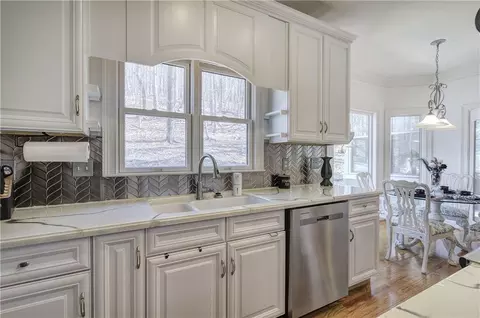 Kitchen - 64 Fairview Ct, Jasper, GA 30143 photo 3 of 7