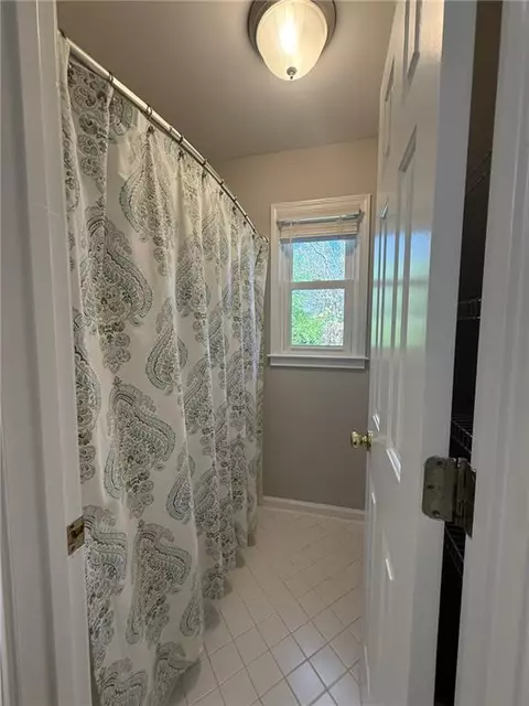 Bath - 1035 Brookstead Chase, Duluth, GA 30097 photo 9 of 12