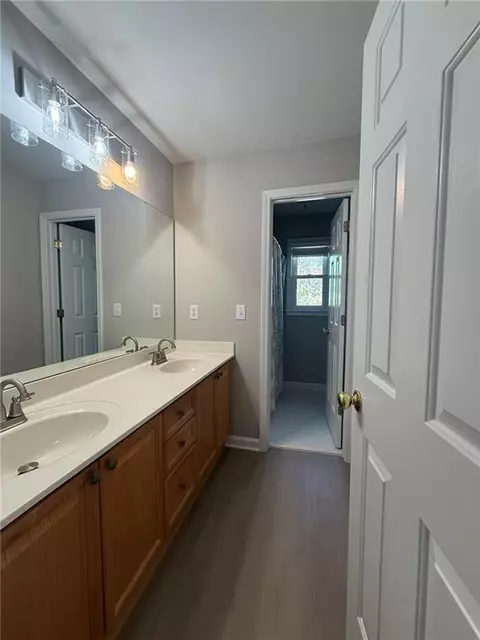 Bath - 1035 Brookstead Chase, Duluth, GA 30097 photo 8 of 12