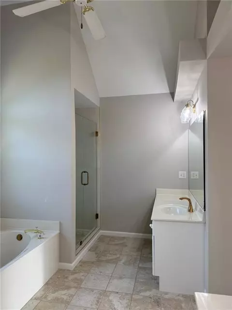 Bath - 1035 Brookstead Chase, Duluth, GA 30097 photo 4 of 12