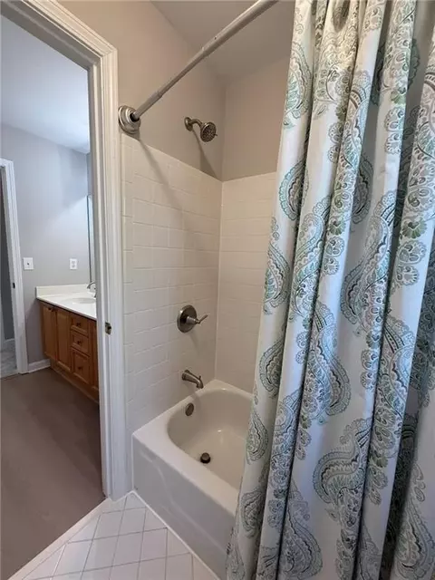 Bath - 1035 Brookstead Chase, Duluth, GA 30097 photo 11 of 12