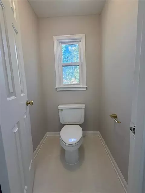 Bath - 1035 Brookstead Chase, Duluth, GA 30097 photo 5 of 12