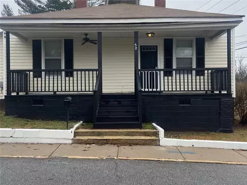 52 Ivy St, Porterdale, GA 30014