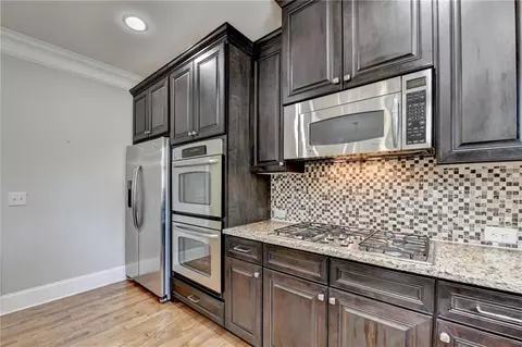 Kitchen - 8020 Prestwick Cir, Duluth, GA 30097 photo 5 of 11