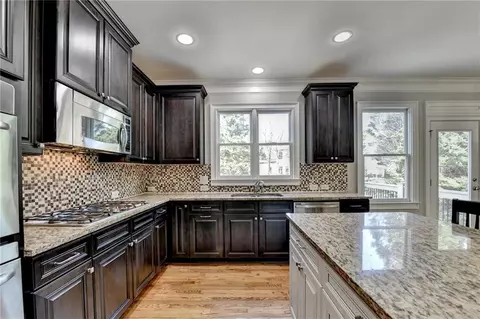 Kitchen - 8020 Prestwick Cir, Duluth, GA 30097 photo 4 of 11