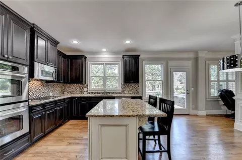 Kitchen - 8020 Prestwick Cir, Duluth, GA 30097 photo 8 of 11