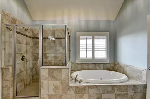 Bath - 8020 Prestwick Cir, Duluth, GA 30097 photo 5 of 11