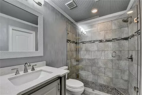 Bath - 8020 Prestwick Cir, Duluth, GA 30097 photo 10 of 11