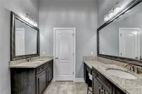 Bath - 8020 Prestwick Cir, Duluth, GA 30097 photo 4 of 11