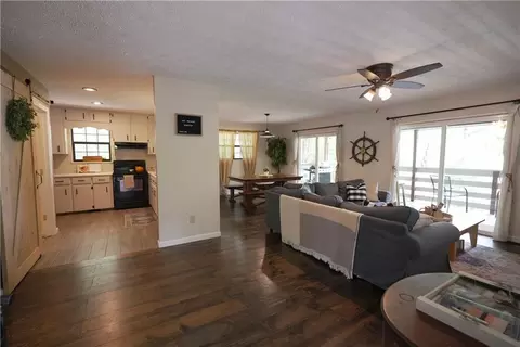 1071 Sandy Run Dr, Sparta, GA 31087