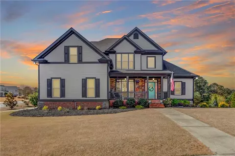 1005 Silver Thorne Dr, Loganville, GA 30052