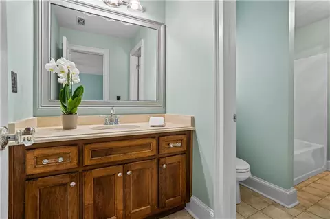 Bath - 165 Glengarry Chase, Covington, GA 30014 photo 8 of 10