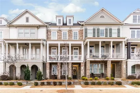 963 S On Main Dr, Woodstock, GA 30188