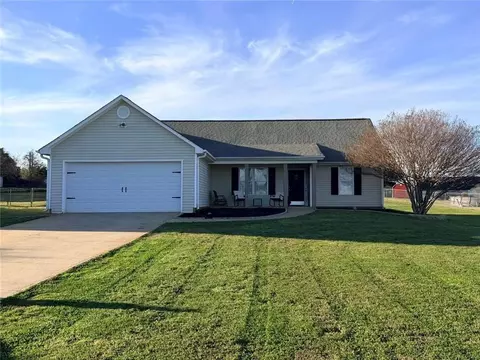 908 Justin Dr, Winder, GA 30680