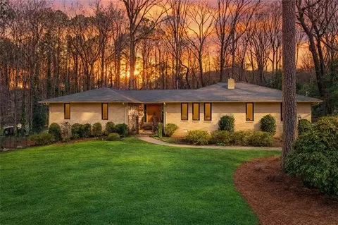 5666 Redcoat Run, Smoke Rise, GA 30087