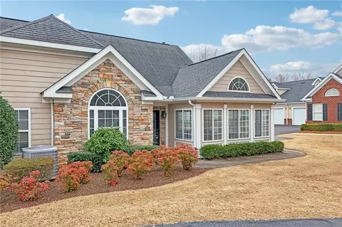 2607 Village Ln, Roswell, GA 30075