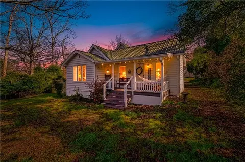 314 Holley St, Demorest, GA 30535
