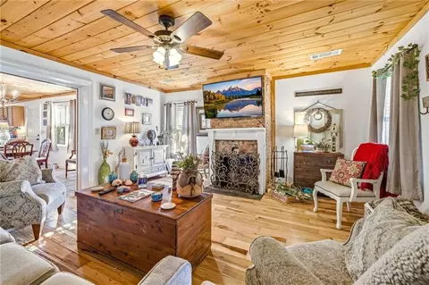 Living - 314 Holley St, Demorest, GA 30535 photo 1 of 5
